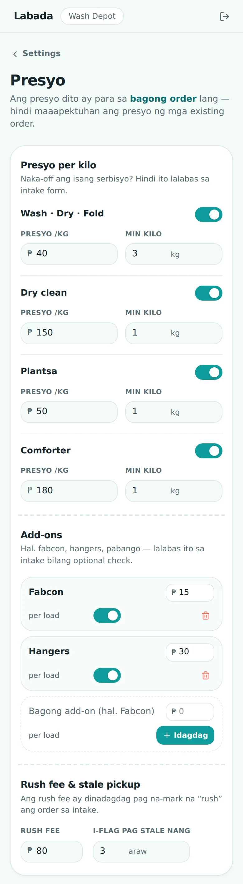 'Presyo' settings page noting pricing changes apply to new orders only and will not affect existing orders; 'Presyo per kilo' rows for Wash · Dry · Fold ₱40/kg min 3 kg, Dry clean ₱150/kg min 1 kg, Plantsa ₱50/kg min 1 kg, and Comforter ₱180/kg min 1 kg, each with an on/off toggle; an Add-ons section with Fabcon ₱15 per load and Hangers ₱30 per load both toggled on, plus a 'Bagong add-on' row with a '+ Idagdag' button; and a 'Rush fee & stale pickup' section with RUSH FEE ₱80 and I-FLAG PAG STALE NANG 3 araw.